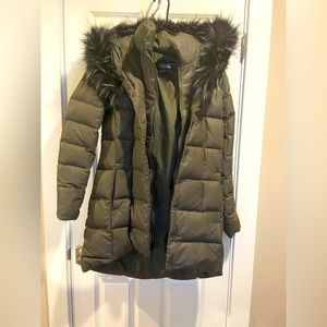 Women’s North Face Parka (Army Green)